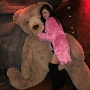 Meet your Posher, Eva